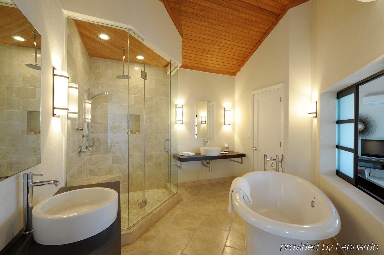Sky Beach Club Governor‘s Harbour Interior foto